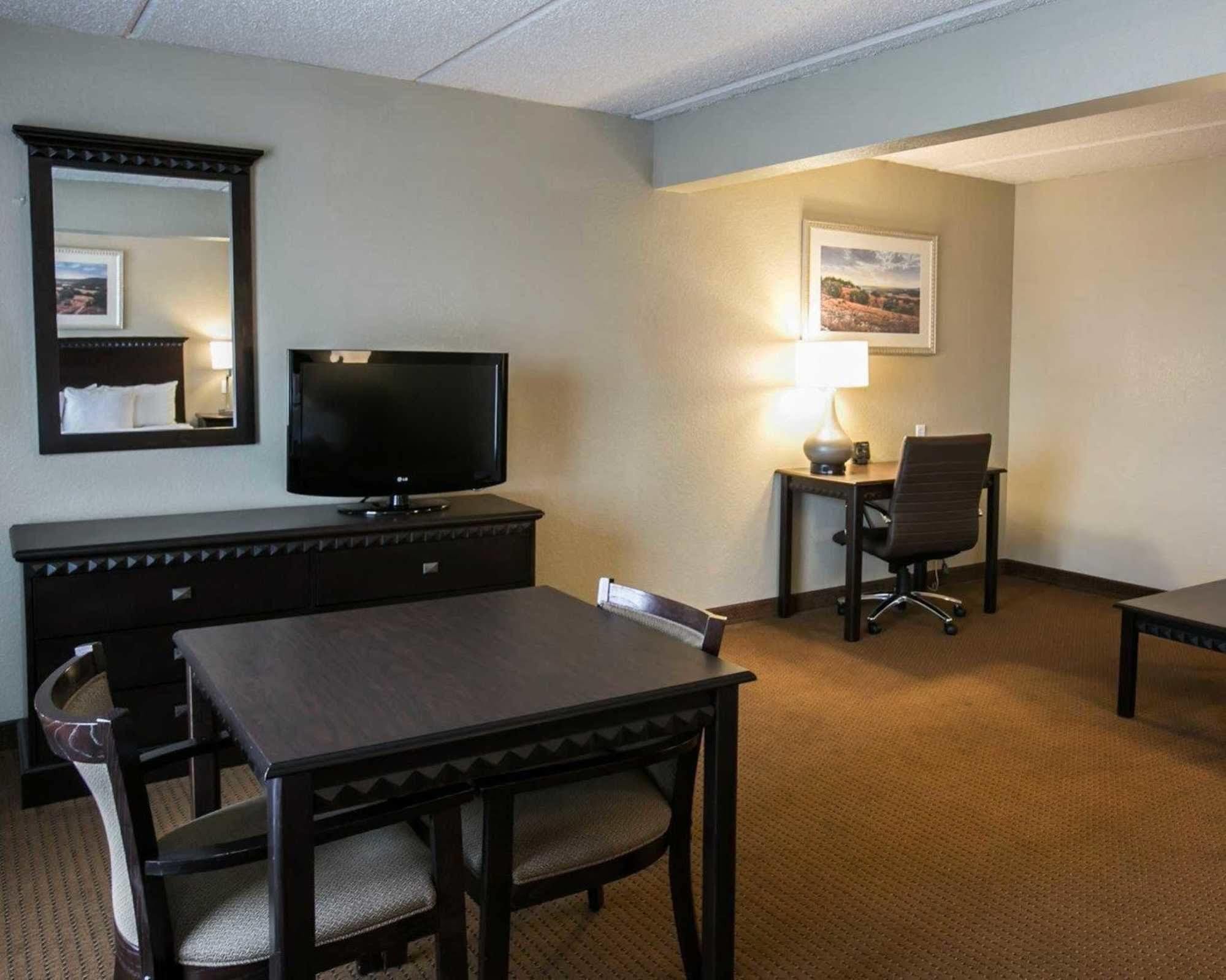 Comfort Suites Austin Airport Zewnętrze zdjęcie